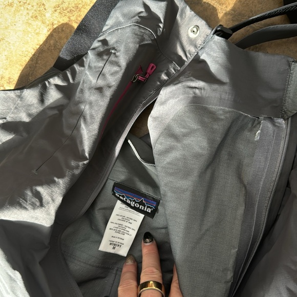 Patagonia Gortex bibs and jacket. Like new - Picture 3 of 11